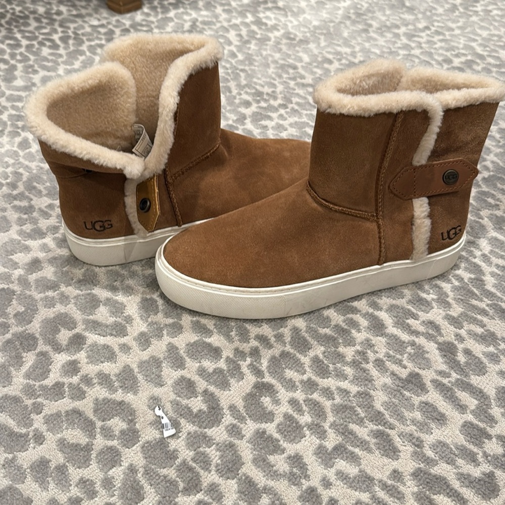 Great Ugg boots never worn